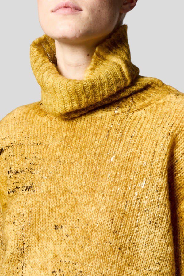 Maglione collo alto con trama metallizzata