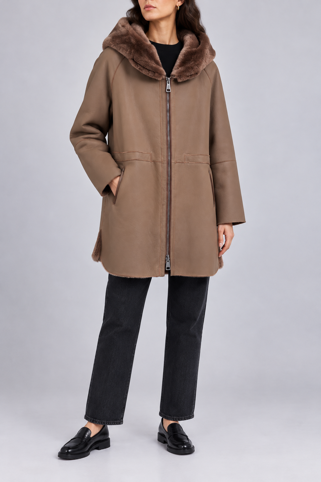 Montone reversibile Suprema Bronzo con cappuccio, vista frontale lato nappato