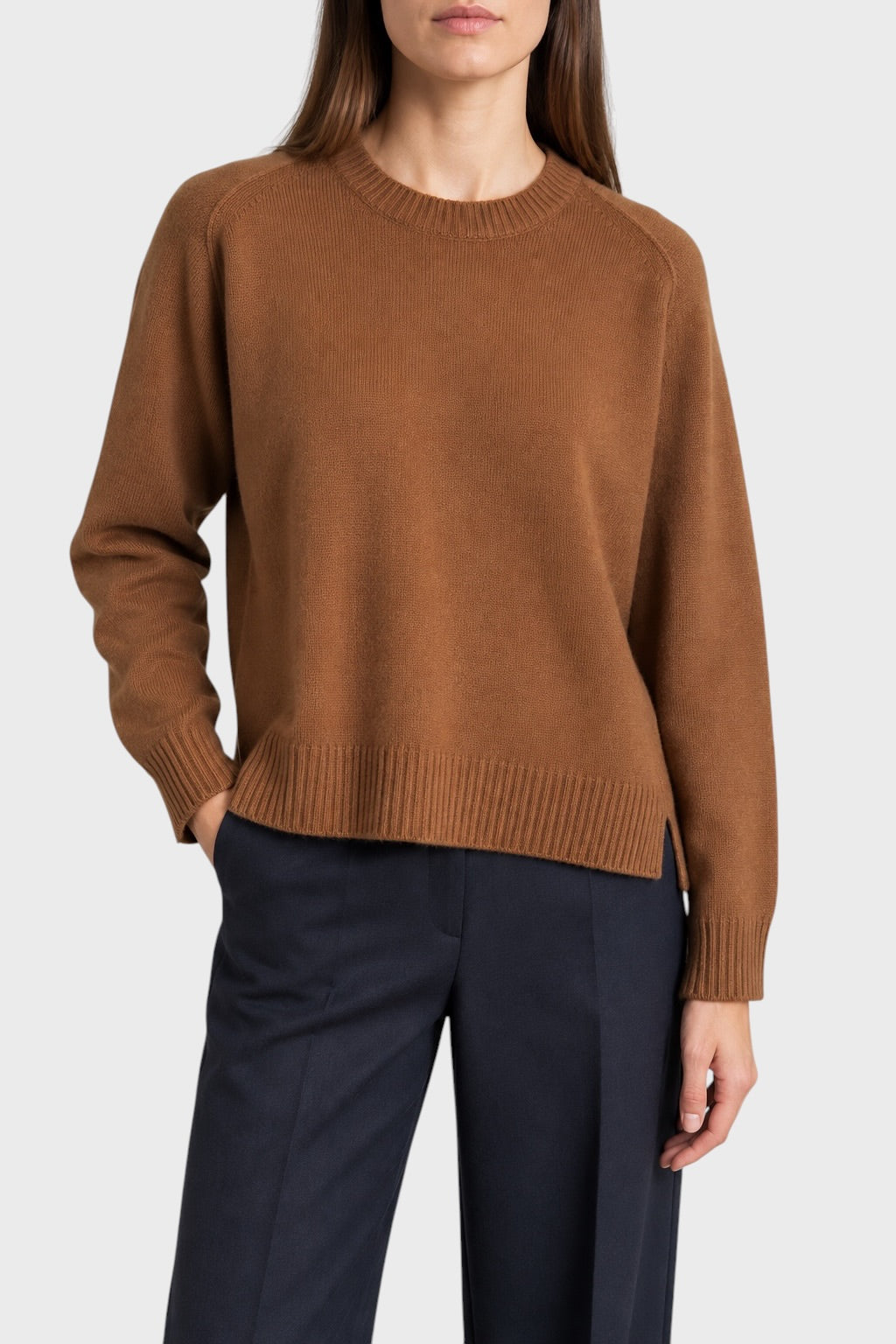 Maglia BE YOU girocollo Leather Brown in cashmere, fronte ravvicinato