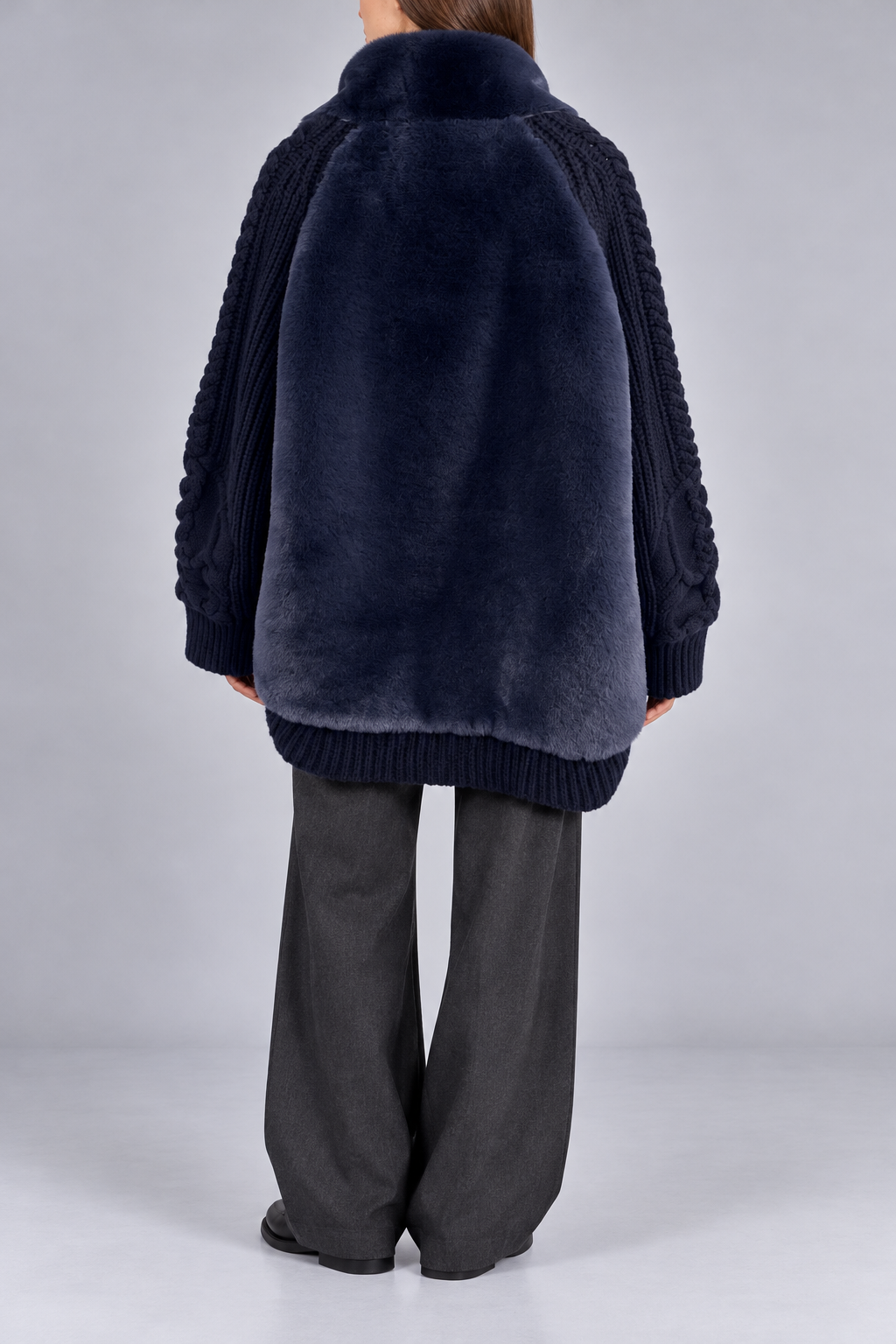 Giubbotto blu in maglia con collo morbido