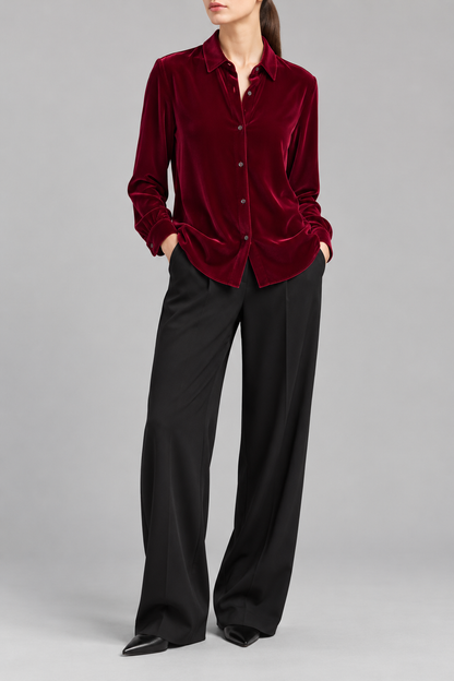 Camicia ASPESI rossa in velluto di viscosa e seta, vista frontale su modella
