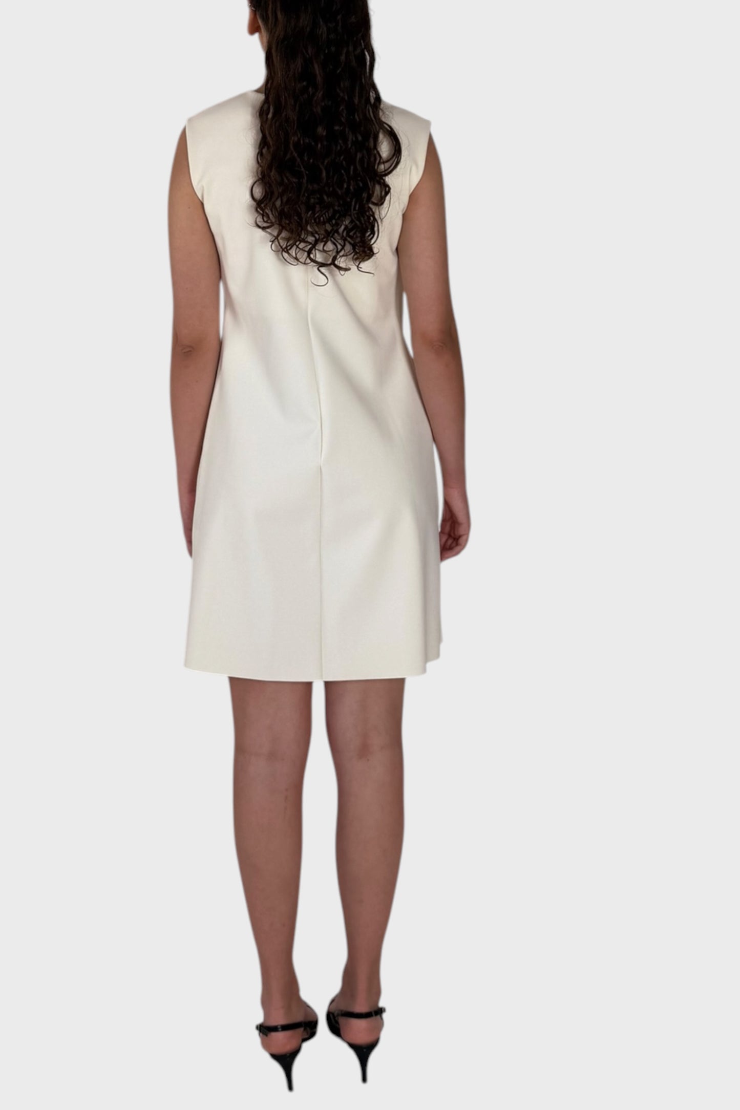 Mini dress con spilla gioiello