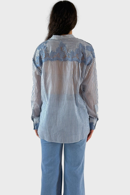 Camicia a righe con pizzo ricamato