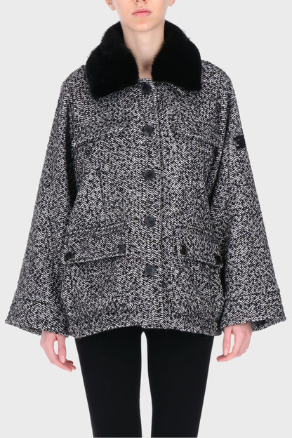 Cappotto in Tweed Bouclé con Collo in Pelliccia