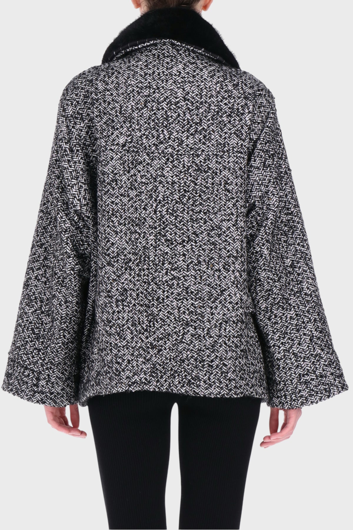 Cappotto in Tweed Bouclé con Collo in Pelliccia