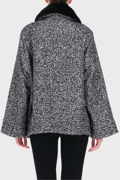 Cappotto in Tweed Bouclé con Collo in Pelliccia