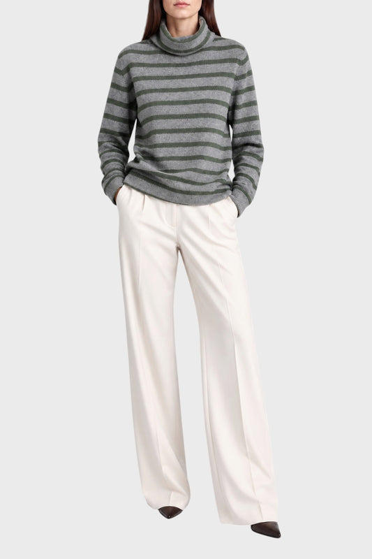 Maglia BE YOU in cashmere a righe grigie e verdi con collo alto, vista frontale