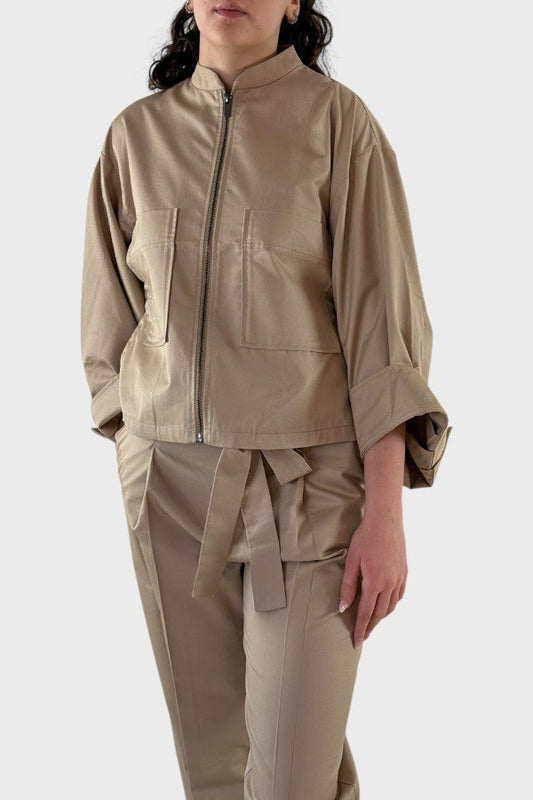 Giacca crop con zip e maniche ampie