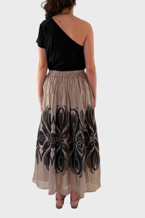 Maxi gonna elegante con ricami Psophia1