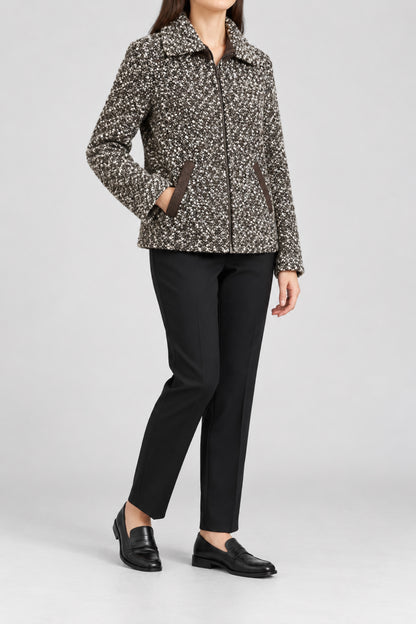 Giacca con paillettes e zip D. Exterior, vista a tre quarti su modella