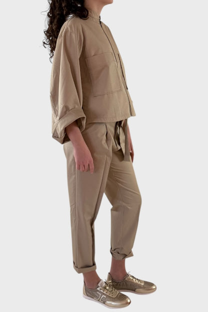 Pantalone cargo beige con cintura in vita