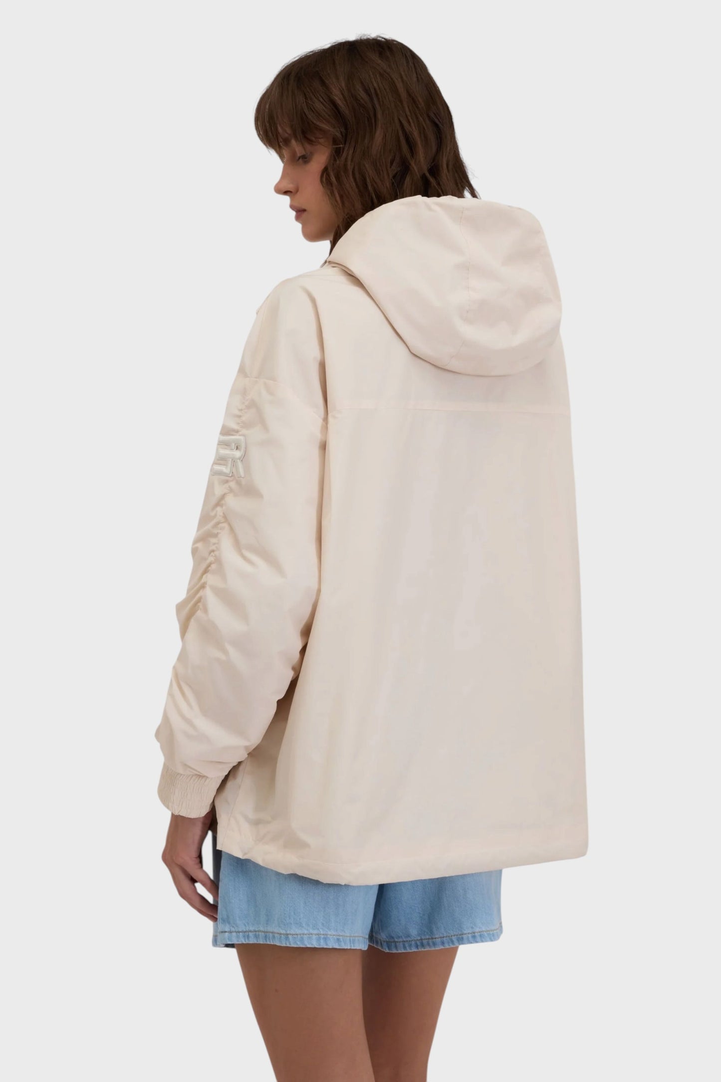 Parka leggero con cappuccio e dettagli ricamati