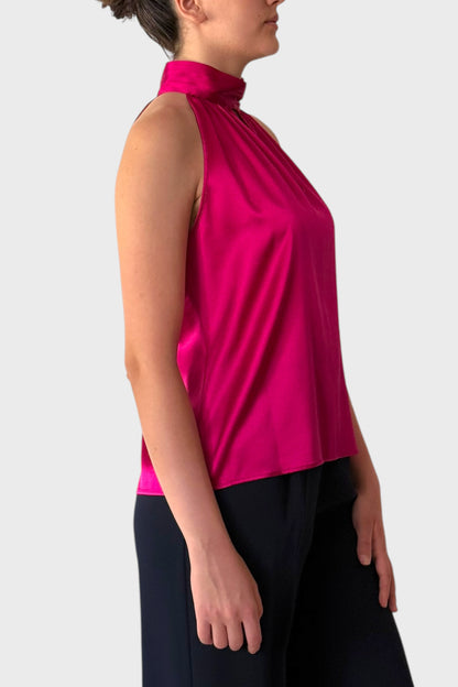 Top in Seta Fucsia con Collo Drappeggiato e Dettaglio Goccia