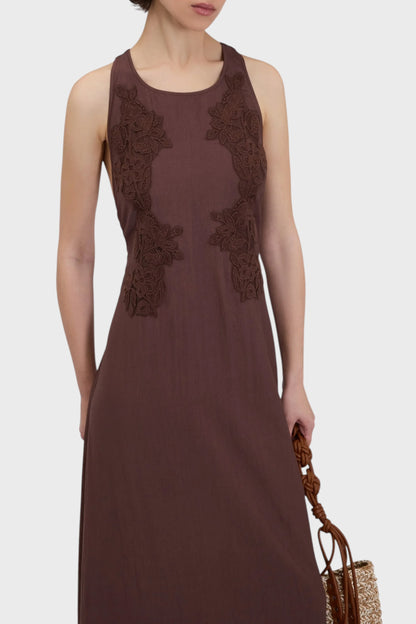 Vestito lungo fluido con ricami in pizzo delicati
