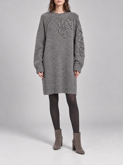 Abito in maglia grigio con ricami