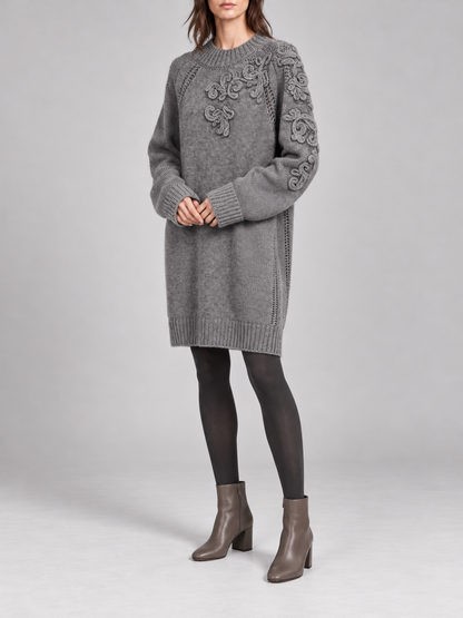 Abito in maglia grigio con ricami