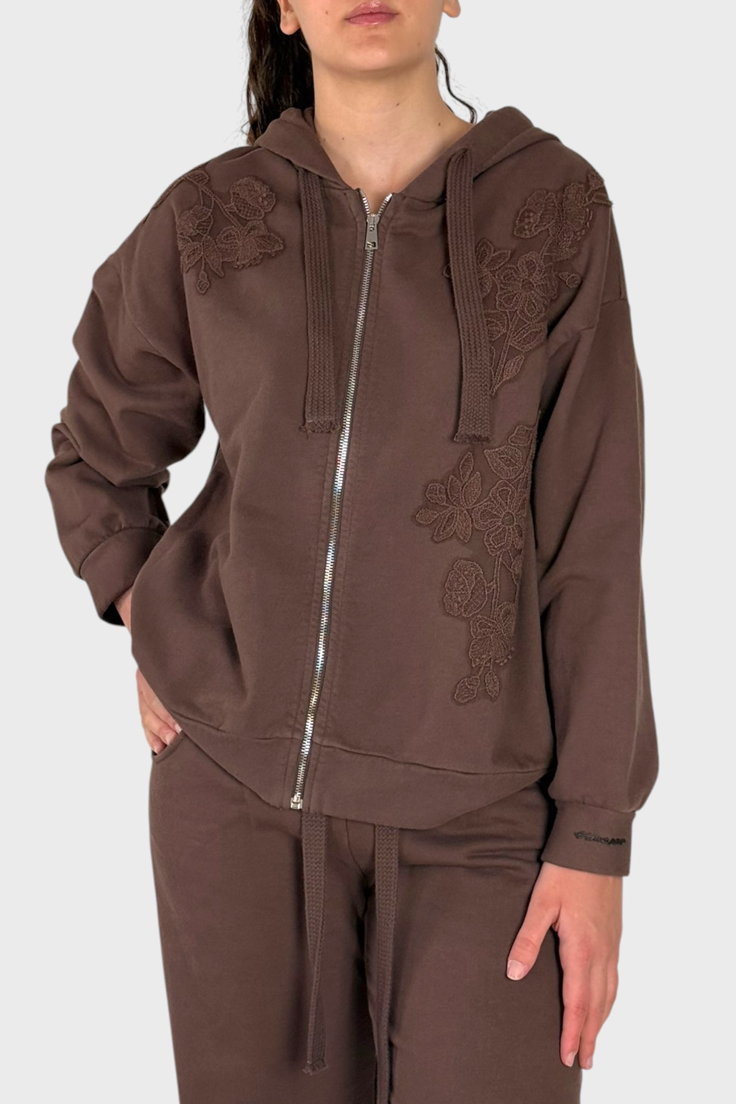 Felpa Zip con Cappuccio e Ricami Floreali