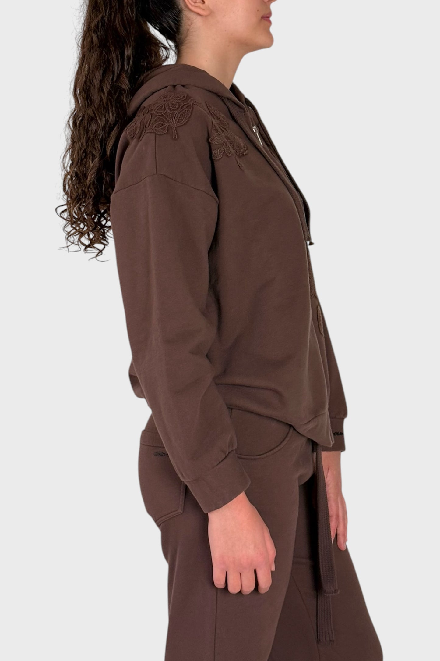 Felpa Zip con Cappuccio e Ricami Floreali