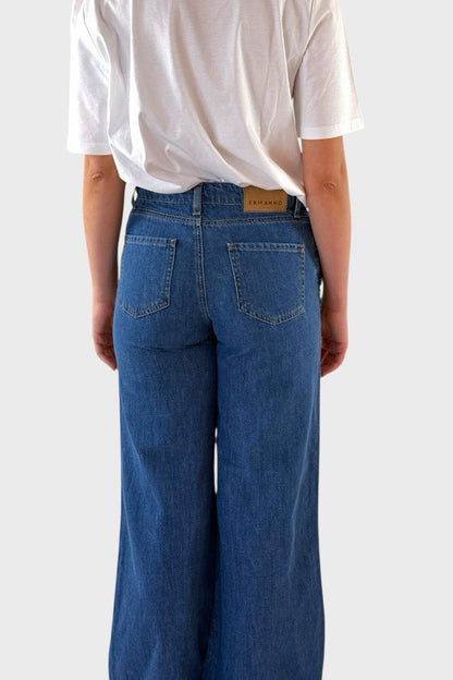 Jeans con applicazione gioiello
